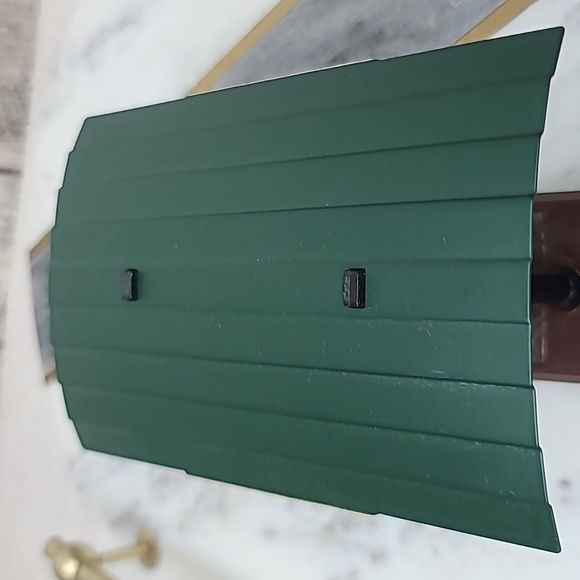 Department 56 Vintage Heritage Village Collection "Victoria Stn. Train Platform" - Picture 17 of 17